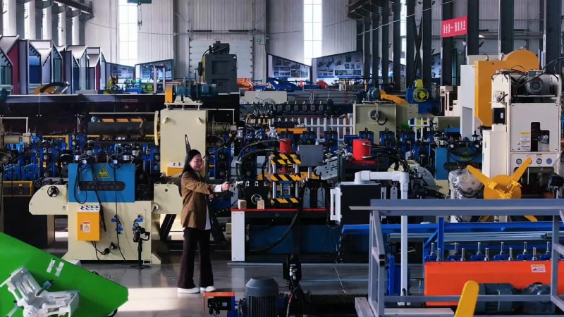 1763448794176020.jpg 2025泊头工业探访中拓冷弯.mp4_20251117_111950.207.jpg